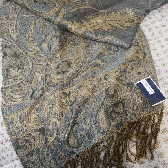 NEW! 2 PC BUNDLE! SHE&SKY TOP & PASHMINA SCARF! - Picture 3 of 8